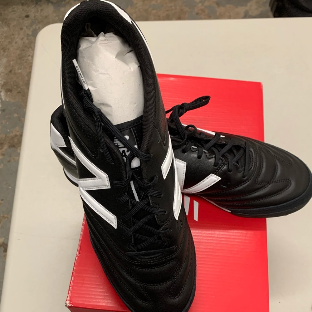 Soccer shoes